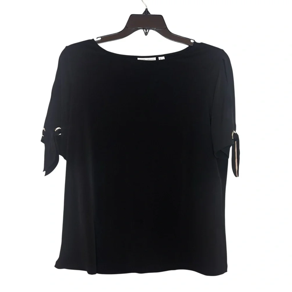 Susan Graver Black Top XL Boat tie Sleeve Detail